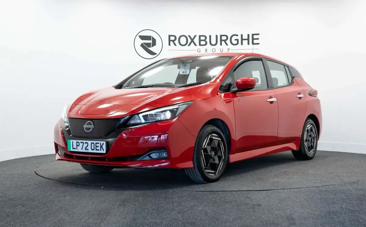 Gebraucht Nissan Leaf Acenta 110 kW (150 PS) 2022 Rot Kleinwagen