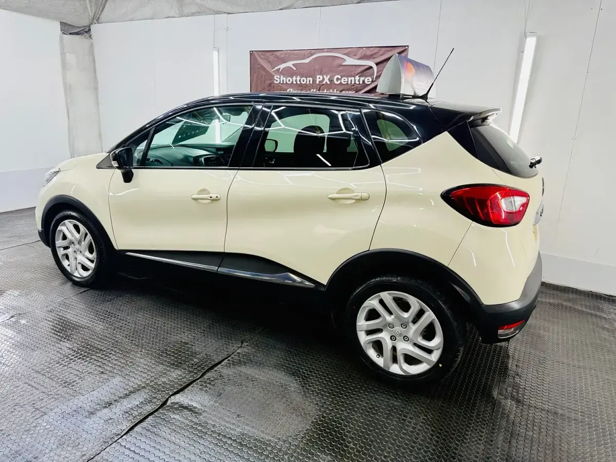 Used Renault Captur Dynamique 90 HP (66 kW) 2013 Cream SUV