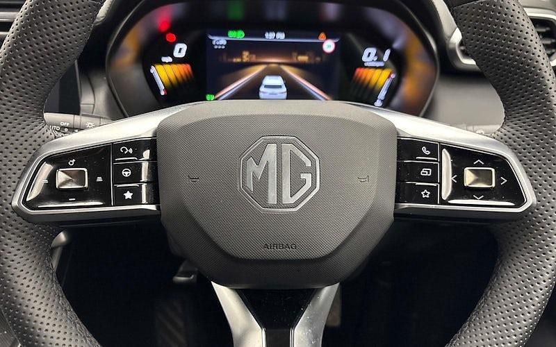 Used MG ZS Trophy 196 HP (144 kW) 2024 Metallic  black pearl SUV