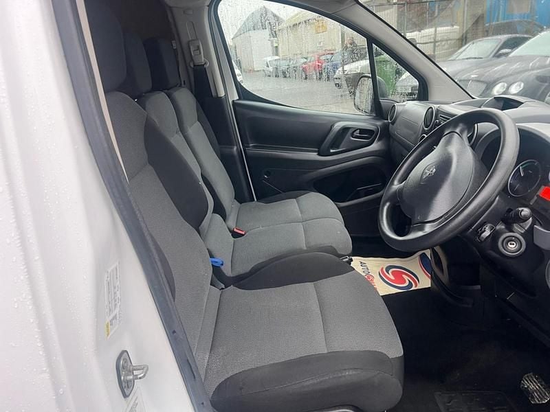 Used Peugeot Partner 2019 White MPV