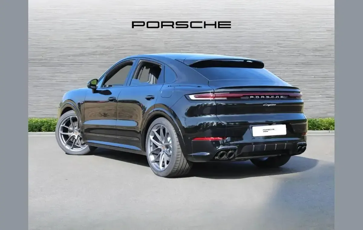 Używany Porsche Cayenne 464 KM (341 kW) 2025 Czarny SUV