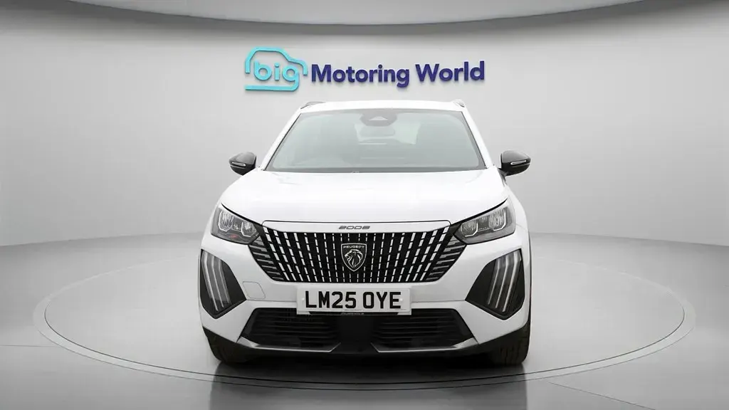 Begagnad Peugeot 2008 Allure 130 HK (95 kW) 2025 Vit SUV