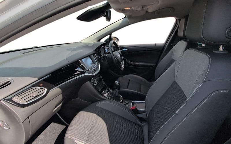 Second-hand Vauxhall Astra Edition 122 CP (89 kW) 2021 Alb Hatchback