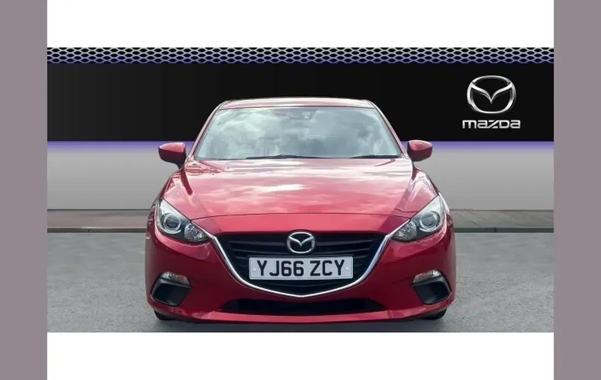 Used Mazda 3 117 HP (86 kW) 2016 Red Hatchback
