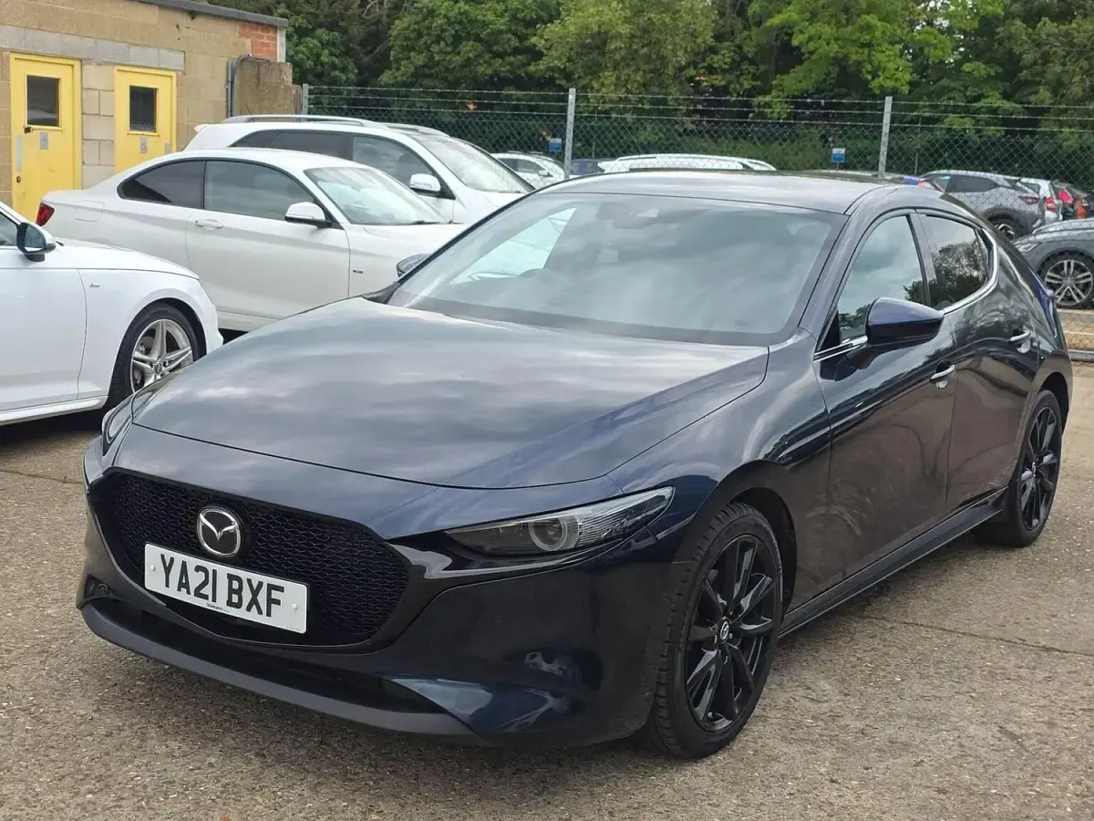 Usado Mazda 3 Inclusive 180 HP (132 kW) 2021 Azul Citadino
