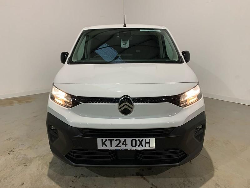 Used Citroën Berlingo 100 HP (73 kW) 2024 White MPV