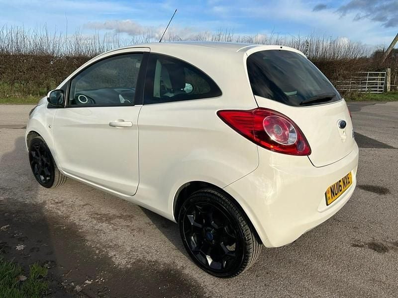 Used Ford Ka Zetec 69 HP (50 kW) 2016 White Hatchback