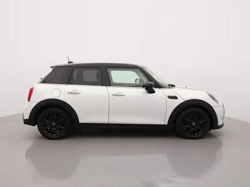 Used Mini Cooper Classic 134 HP (98 kW) 2024 White Hatchback