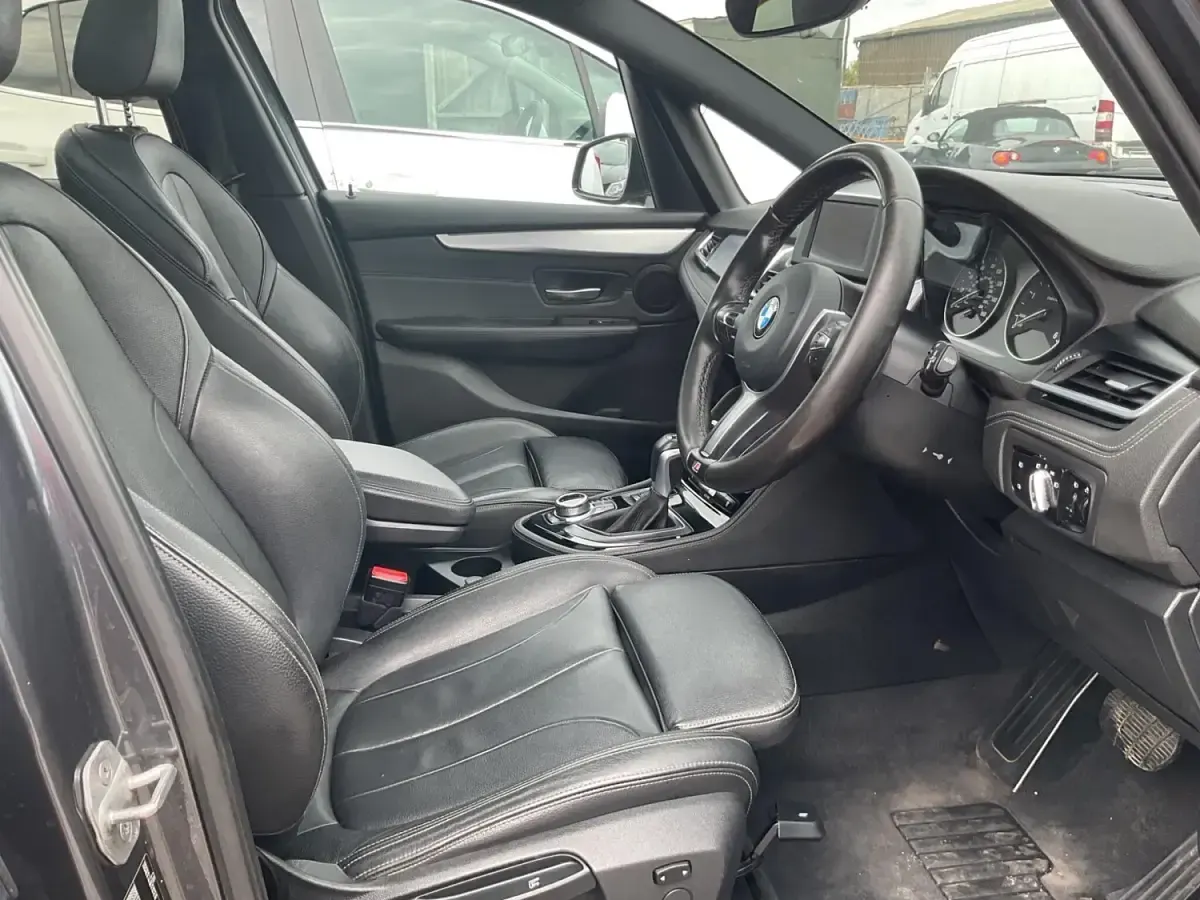 Begagnad BMW 220 M Sport 2017 Grå Halvkombi