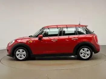 Used Mini ONE 102 HP (75 kW) 2017 Red Hatchback