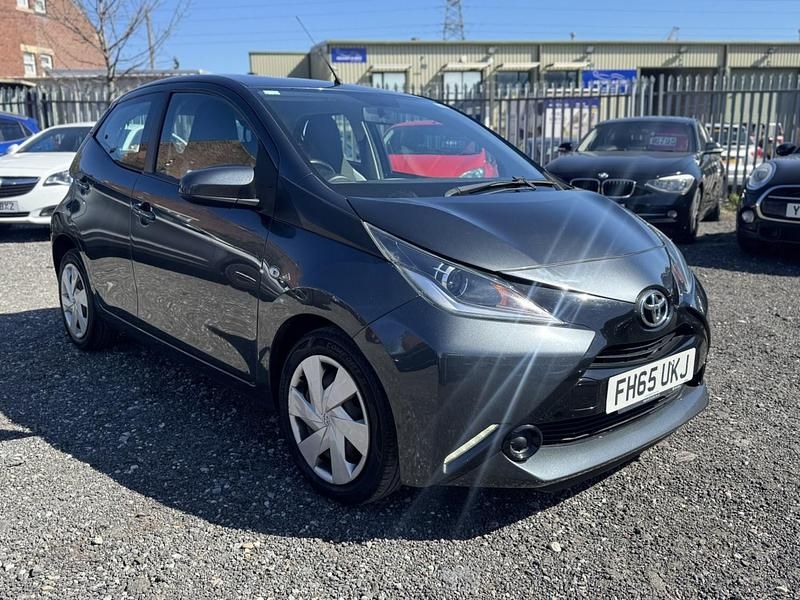 Used Toyota Aygo X-play 69 HP (50 kW) 2015 Grey Hatchback