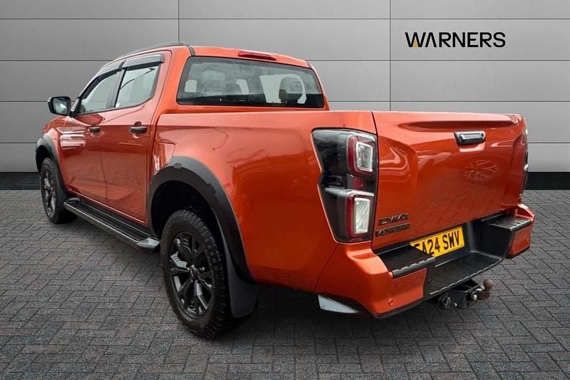 Used Isuzu D-Max 162 HP (119 kW) 2024 Orange Pickup