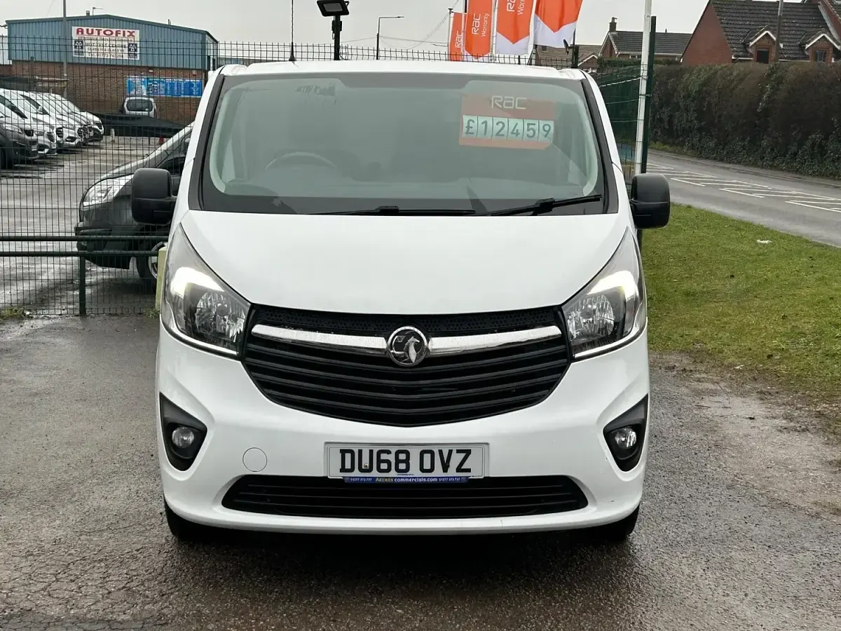 Used Vauxhall Vivaro Sportive 120 HP (88 kW) 2018 White MPV