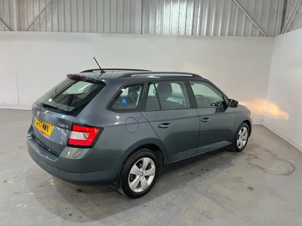 Used Skoda Fabia SE 90 HP (66 kW) 2017 Grey Estate