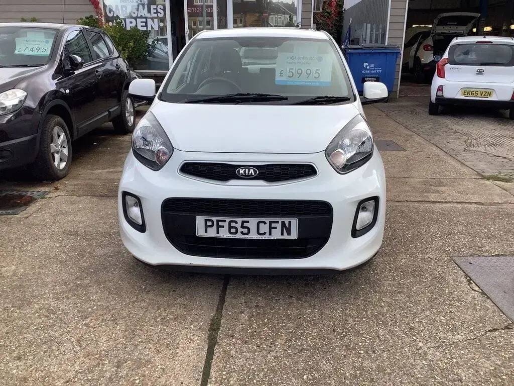 Used Kia Picanto 65 HP (47 kW) 2015 White Hatchback