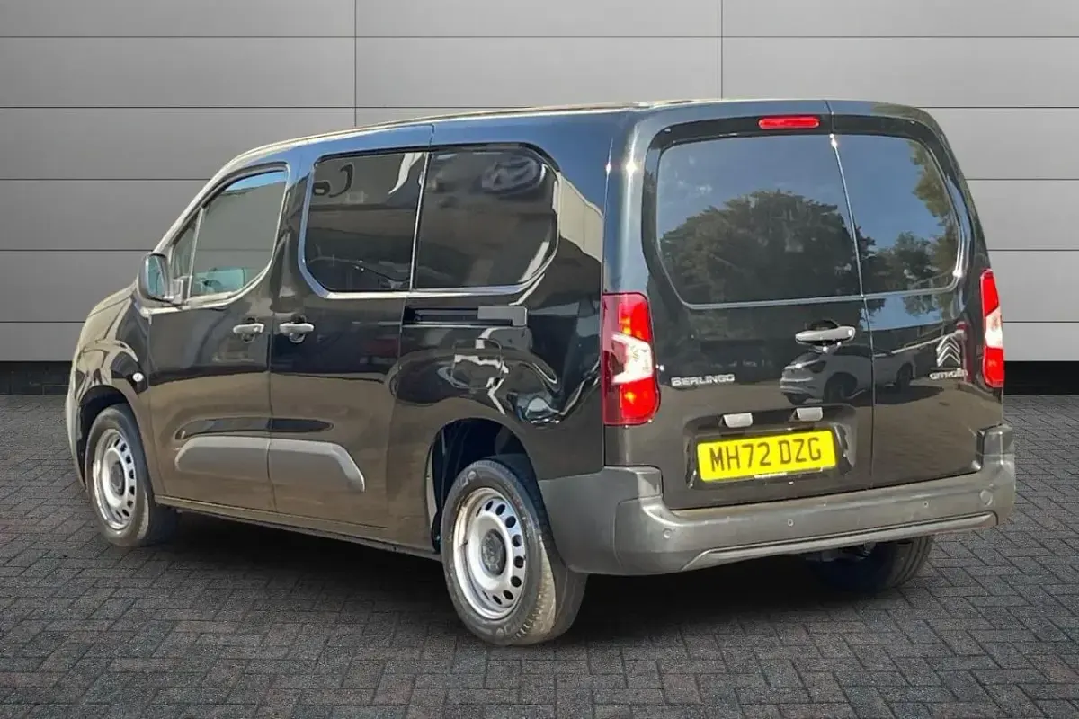Used Citroën Berlingo 99 HP (72 kW) 2023 Black MPV