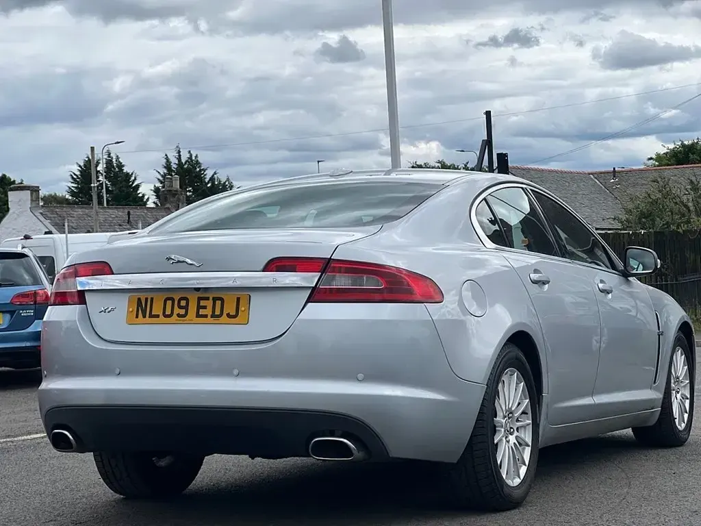 Usado Jaguar XF Luxury 204 CV (150 kW) 2009 Plateado Berlina