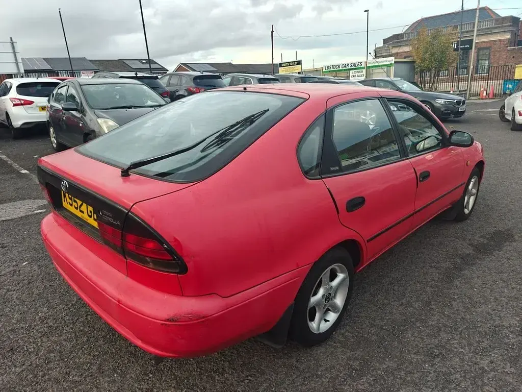 Used Toyota Corolla 75 HP (55 kW) 1993 Red Hatchback
