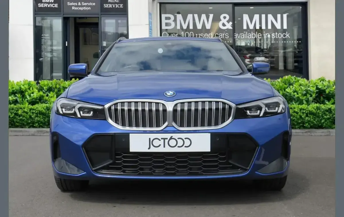 Używany BMW 330e M Sport 288 KM (211 kW) 2024 Niebieski Kombi