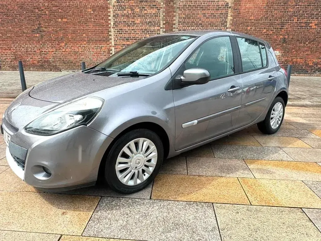 Used Renault Clio Expression+ 75 HP (55 kW) 2012 Grey Hatchback