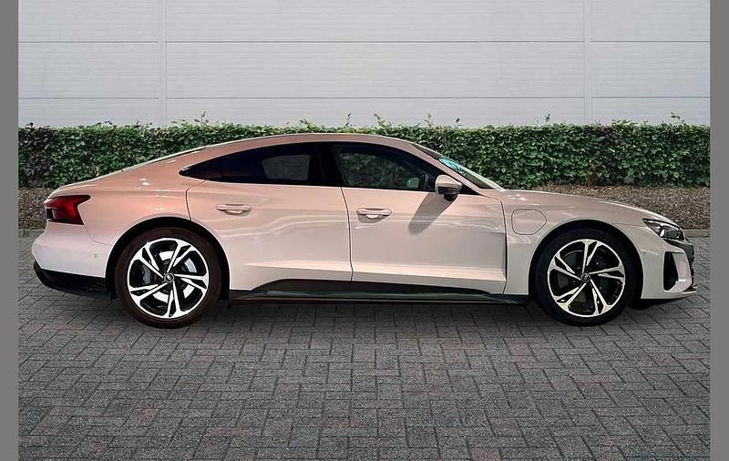 Used Audi e-tron GT quattro Comfort 384 kW (523 HP) 2024 Grey Sedan