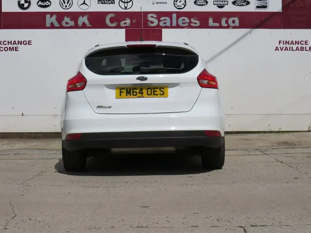 Used Ford Focus Zetec 125 HP (91 kW) 2015 White Hatchback