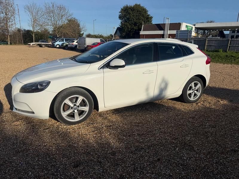 Used Volvo V40 SE 115 HP (84 kW) 2012 White Hatchback