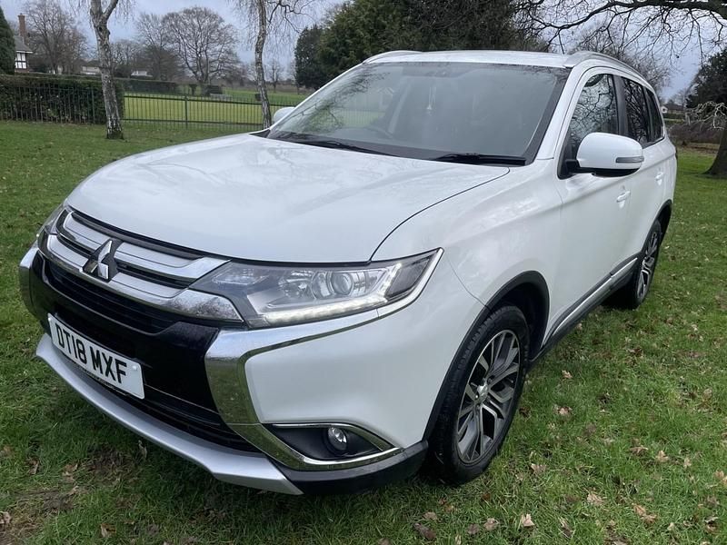 Used Mitsubishi Outlander 2018 White SUV