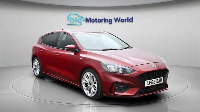 Used Ford Focus ST-Line X 120 HP (88 kW) 2018 Red Hatchback