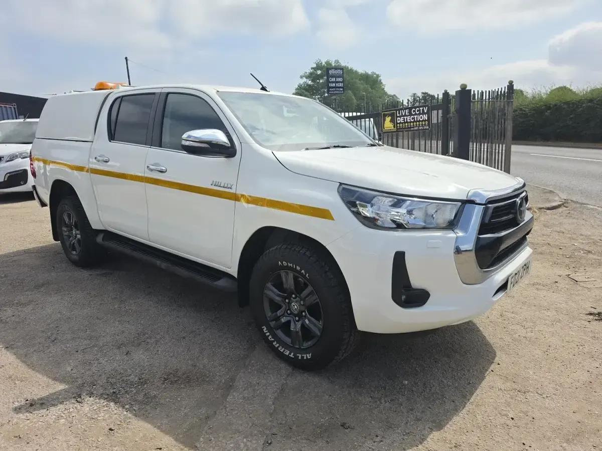 Used Toyota HiLux 150 HP (110 kW) 2021 White Pickup