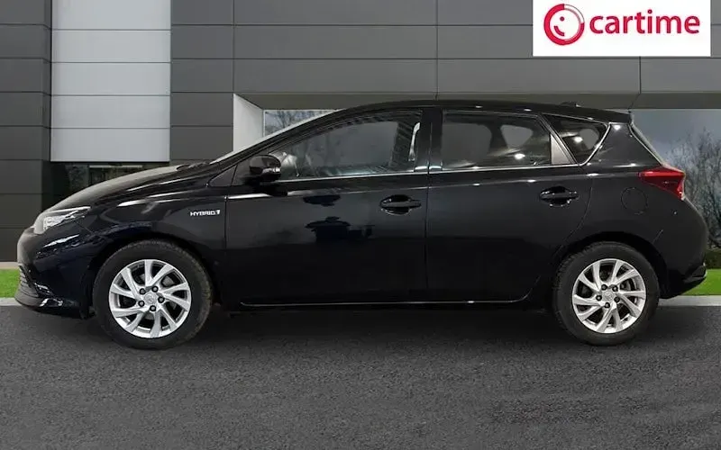 Used Toyota Auris Hybrid 136 HP (100 kW) 2018 Black Hatchback