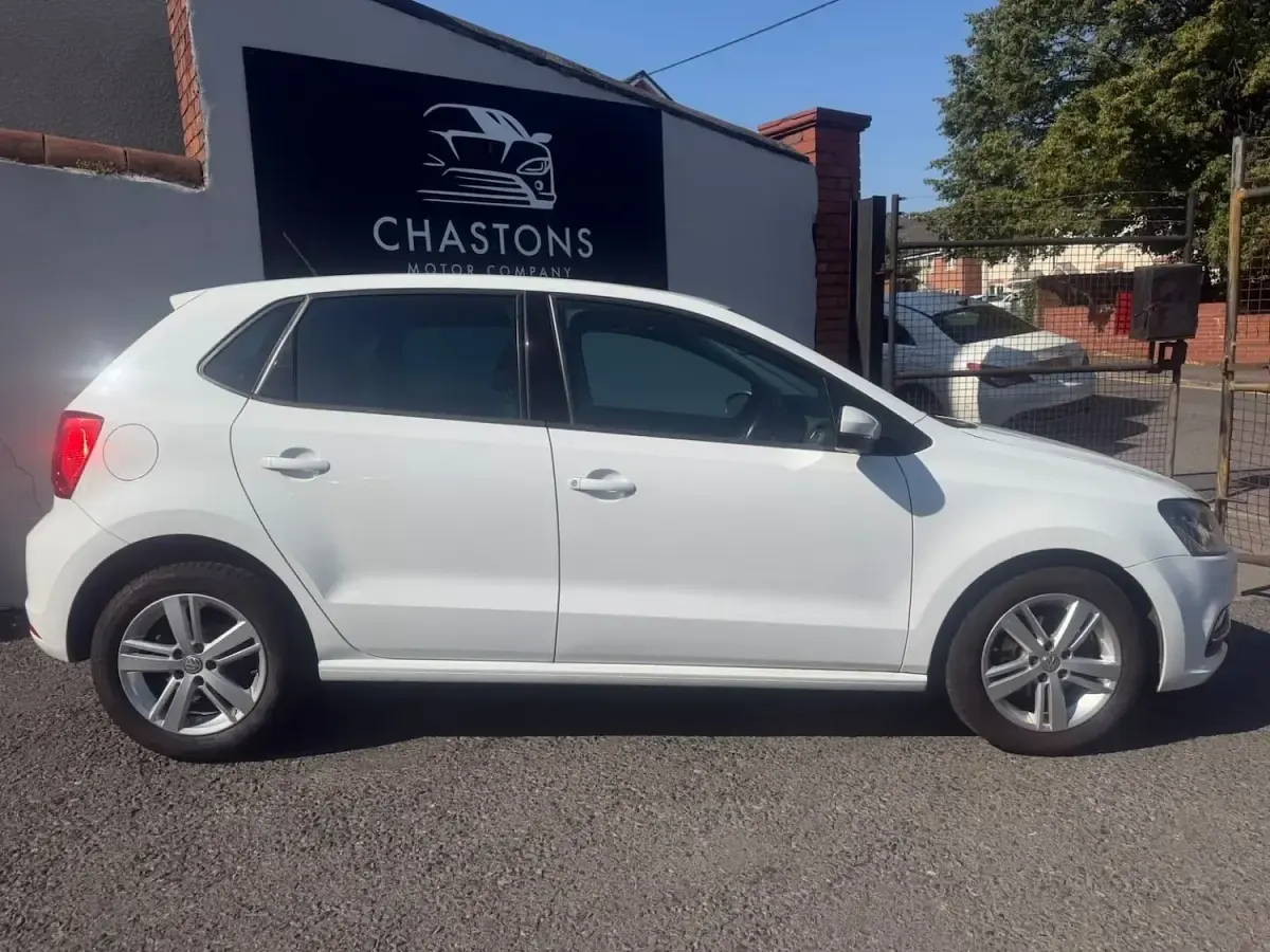 Used VW Polo Match 90 HP (66 kW) 2016 White Hatchback