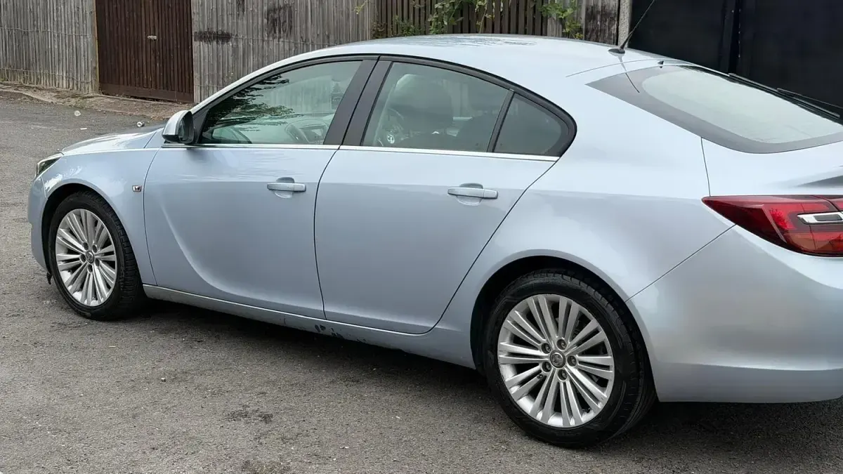 Used Vauxhall Insignia Design Edition 163 HP (119 kW) 2013 Silver Hatchback