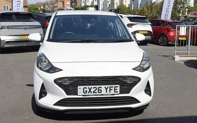 New Hyundai i10 Advanced 79 HP (58 kW) 2026 White Hatchback
