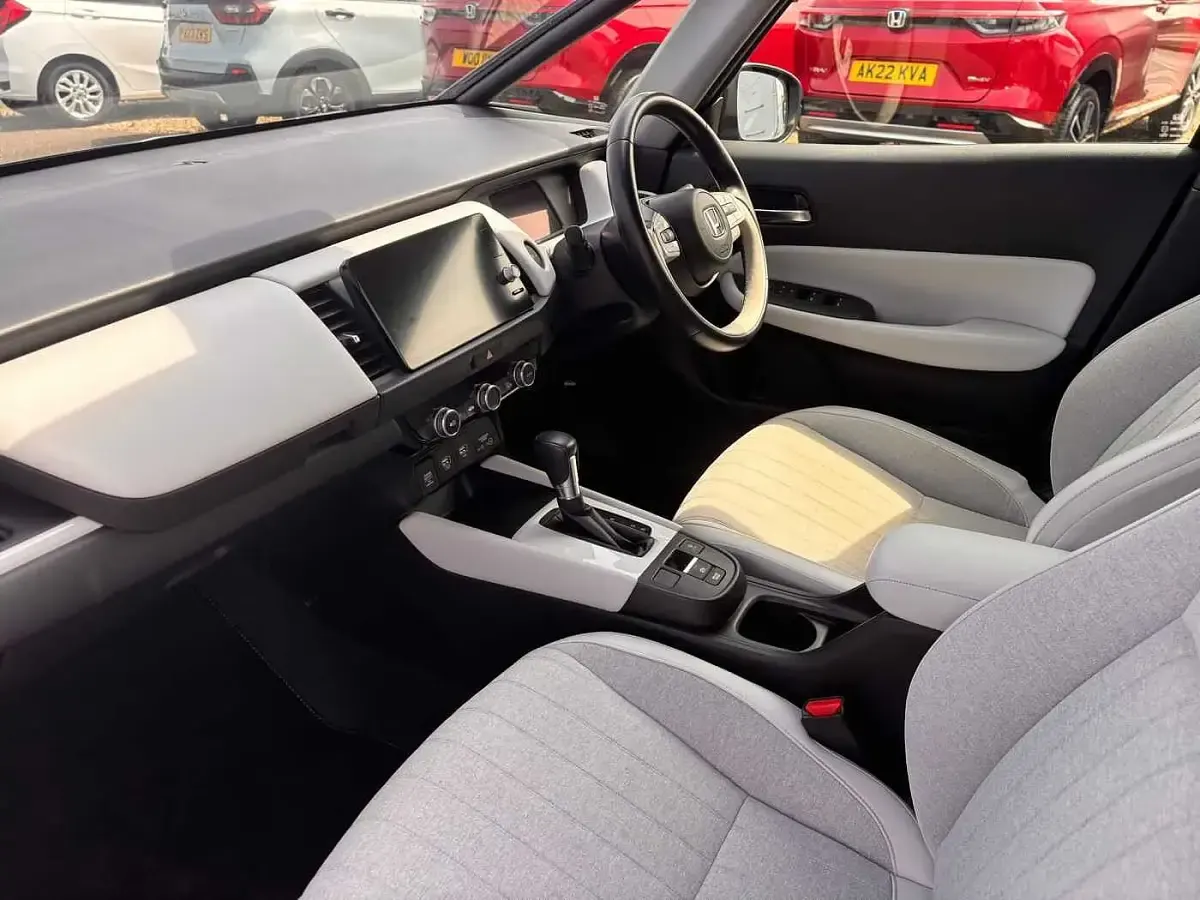 Used Honda Jazz Hybrid 109 HP (80 kW) 2022 Red Hatchback