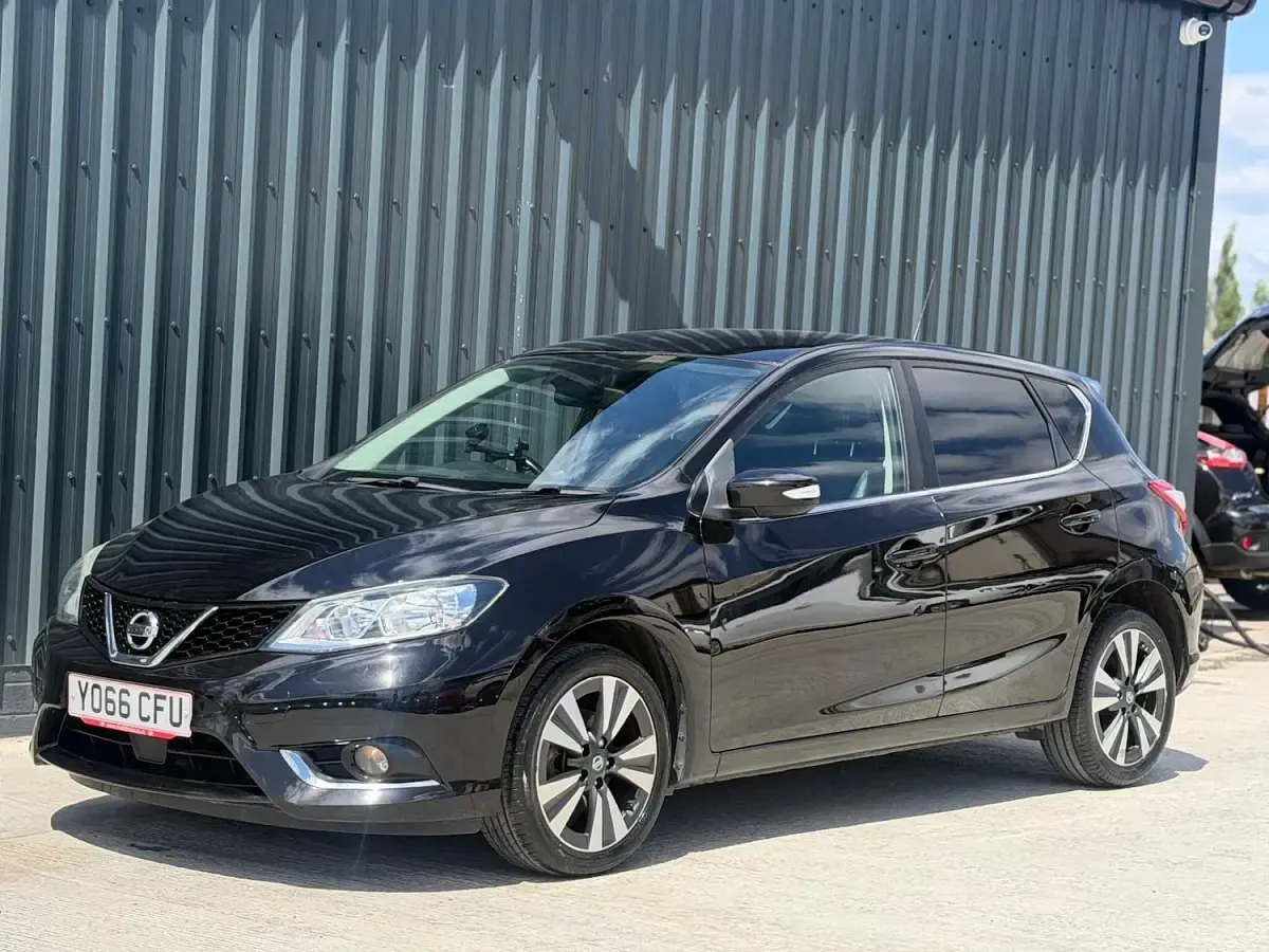 Used Nissan Pulsar N-Connecta 115 HP (84 kW) 2017 Black Hatchback