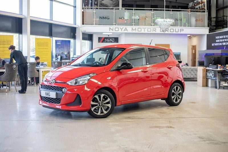 Used Hyundai i10 67 HP (49 kW) 2019 Red Hatchback