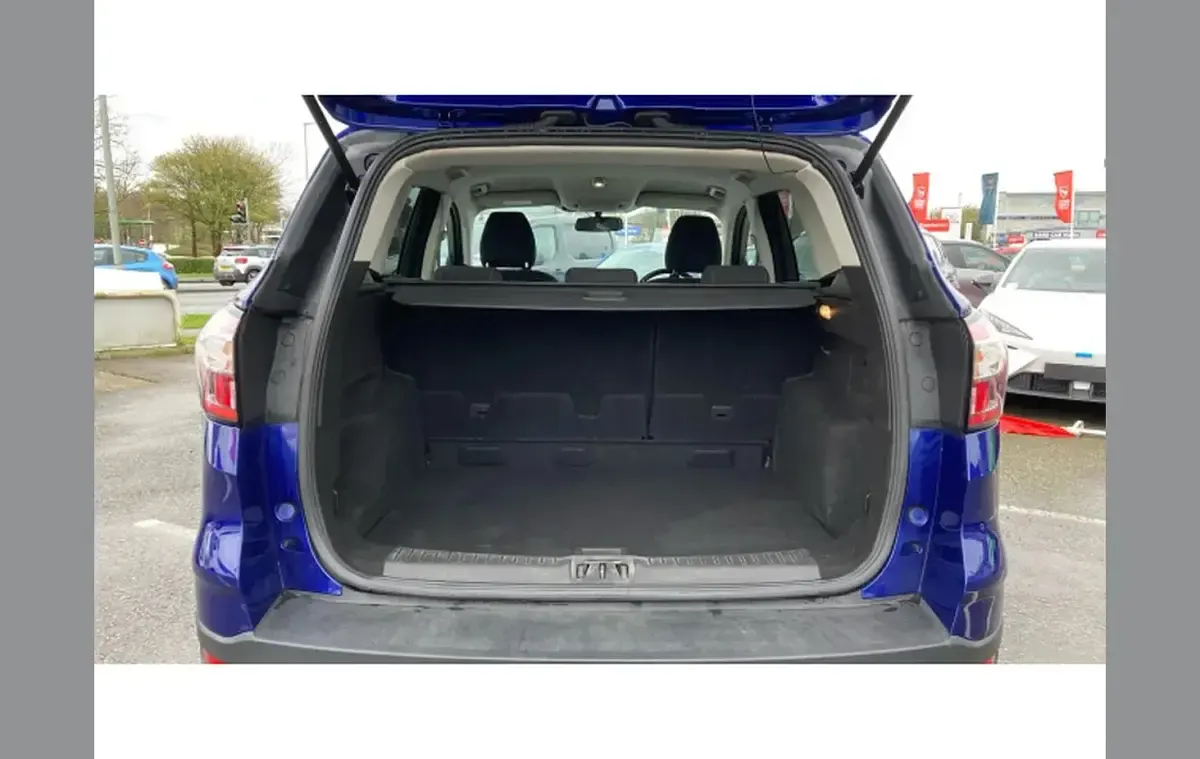 Used Ford Kuga Zetec 147 HP (108 kW) 2019 Blue SUV