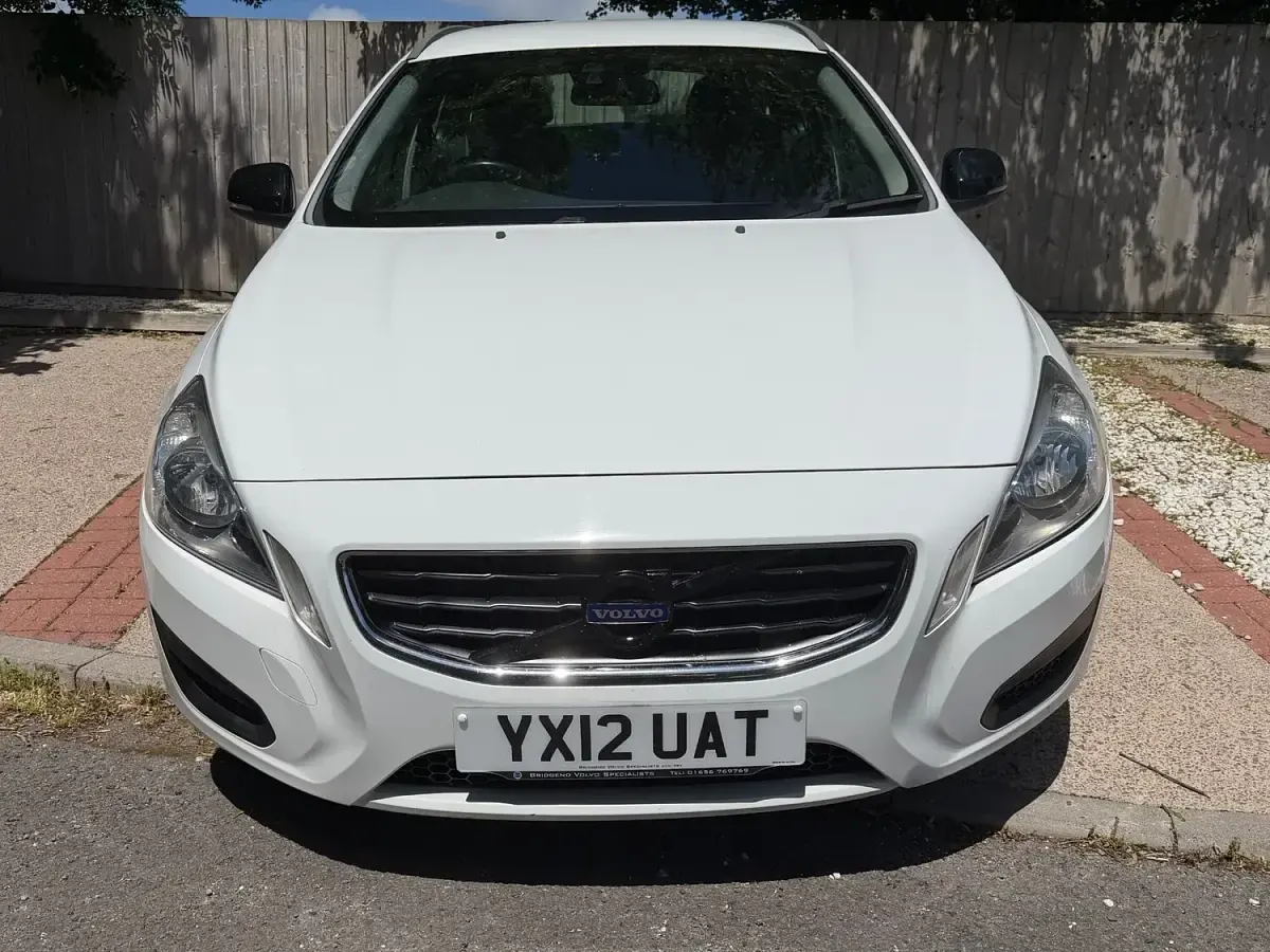 Used Volvo V60 115 HP (84 kW) 2012 White Estate