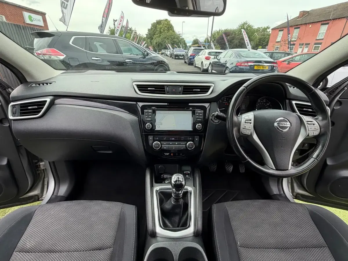 Used Nissan Qashqai Acenta Premium 115 HP (84 kW) 2014 Silver SUV