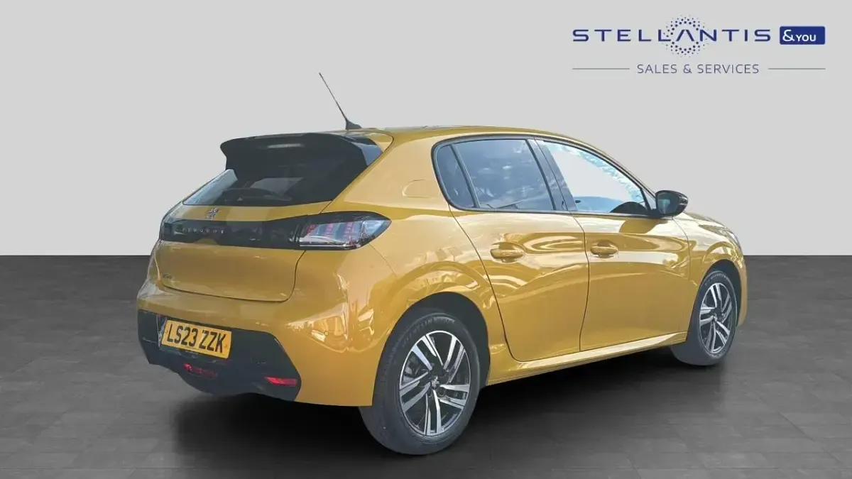 Used Peugeot 208 Allure+ 99 HP (72 kW) 2023 Yellow Hatchback