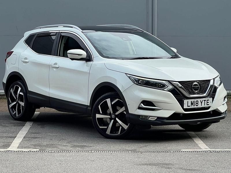 White Used 2018 Nissan Qashqai Tekna SUV | £9,995 (Fair price) - Image 1/4