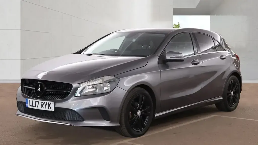Used Mercedes A180 107 HP (78 kW) 2017 Mountain grey Hatchback