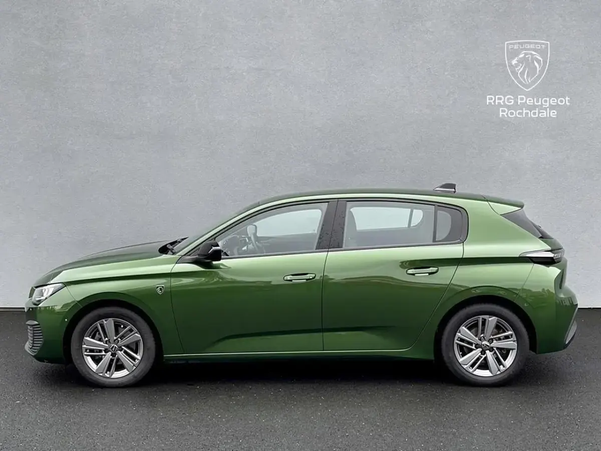 Used Peugeot 308 Active Premium 129 HP (94 kW) 2023 Green Hatchback