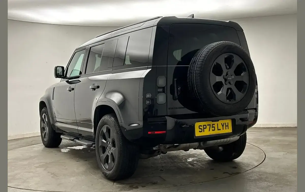Used Land Rover Defender SE Dynamic 344 HP (253 kW) 2025 Black SUV