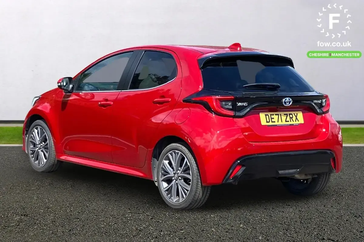 Usata Toyota Yaris Hybrid 116 CV (85 kW) 2021 Rosso Utilitaria