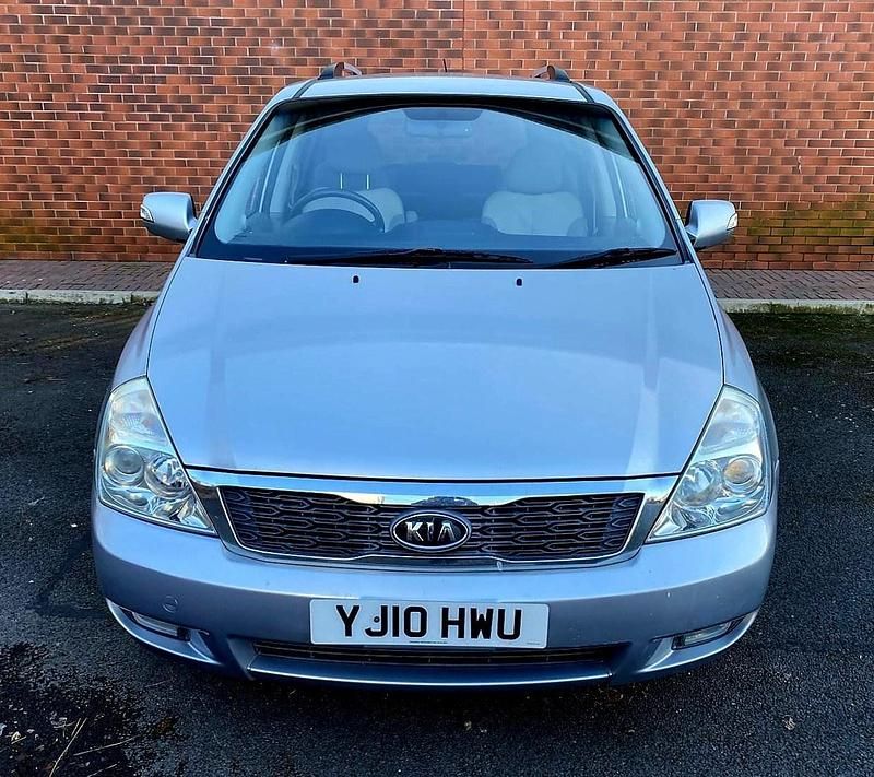 Used Kia Sedona 2010 Silver MPV