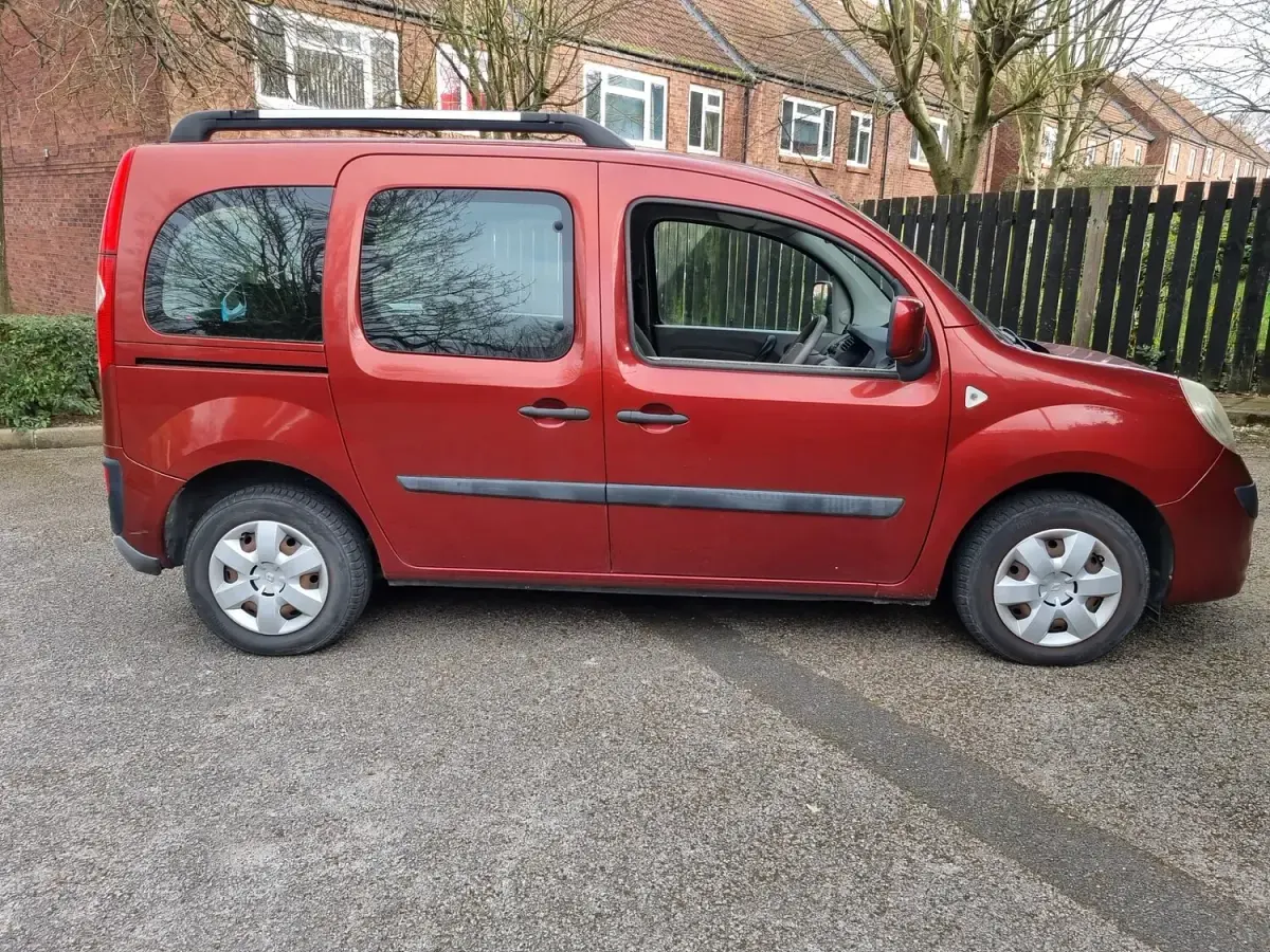 Used Renault Kangoo Expression 2009 Red MPV
