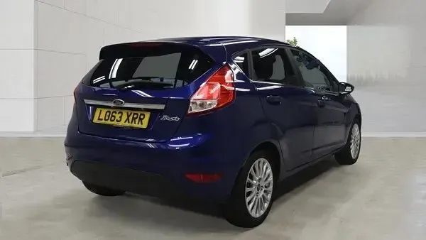 Used Ford Fiesta Titanium 120 HP (88 kW) 2014 Blue Hatchback