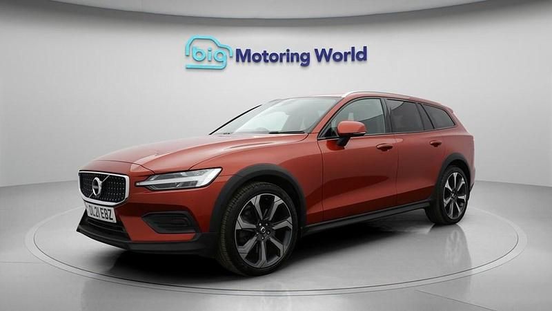 Usado Volvo V60 CC 2021 Vermelho Carrinha